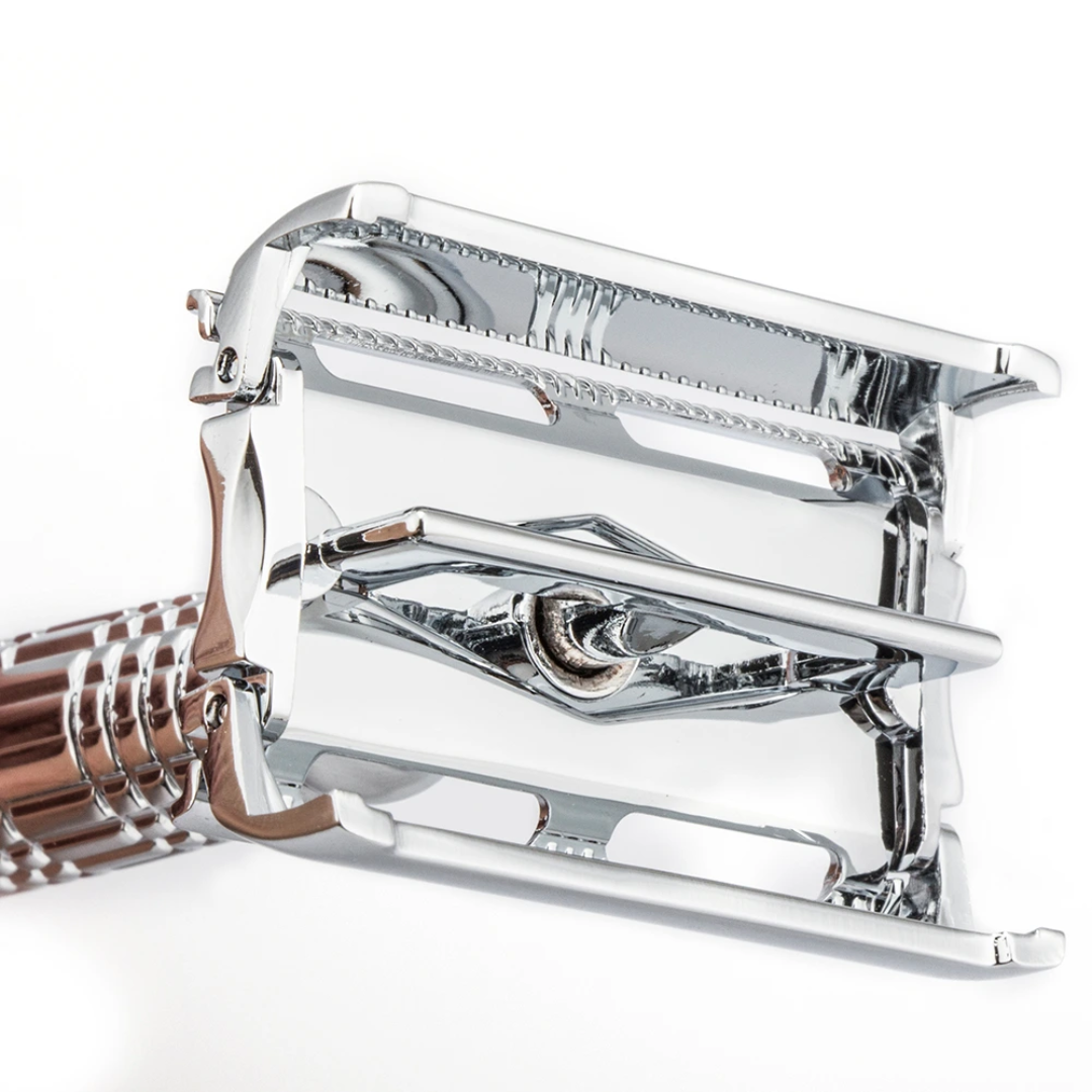 Twist-to-Open Butterfly Razor – stainless steel safety razor - open close up